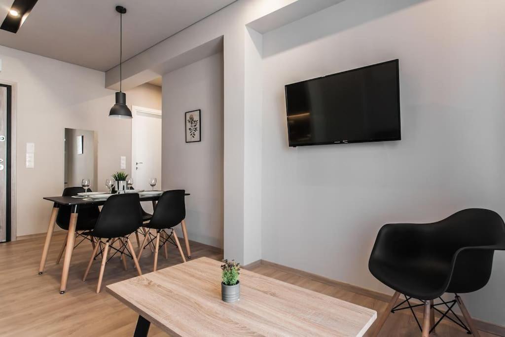 Piraeus Deluxe 2Bdr Apt - Near Metro And Port 외부 사진