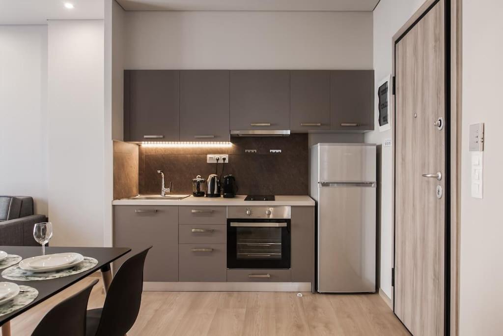 Piraeus Deluxe 2Bdr Apt - Near Metro And Port 외부 사진