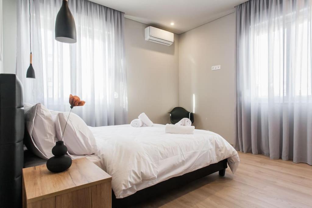 Piraeus Deluxe 2Bdr Apt - Near Metro And Port 외부 사진