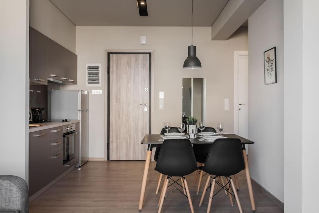 Piraeus Deluxe 2Bdr Apt - Near Metro And Port 외부 사진
