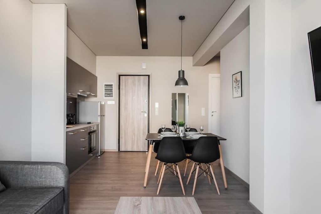 Piraeus Deluxe 2Bdr Apt - Near Metro And Port 외부 사진