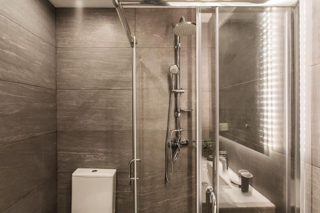 Piraeus Deluxe 2Bdr Apt - Near Metro And Port 외부 사진